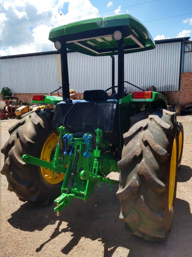 TRATOR JOHN DEERE 5700 - 4X4 - ANO 1998 - VENDIDO